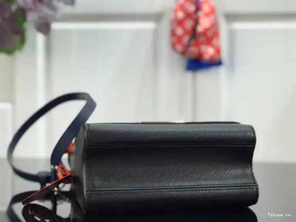 Affordable VUITTON LOUIS MM TWIST 0624